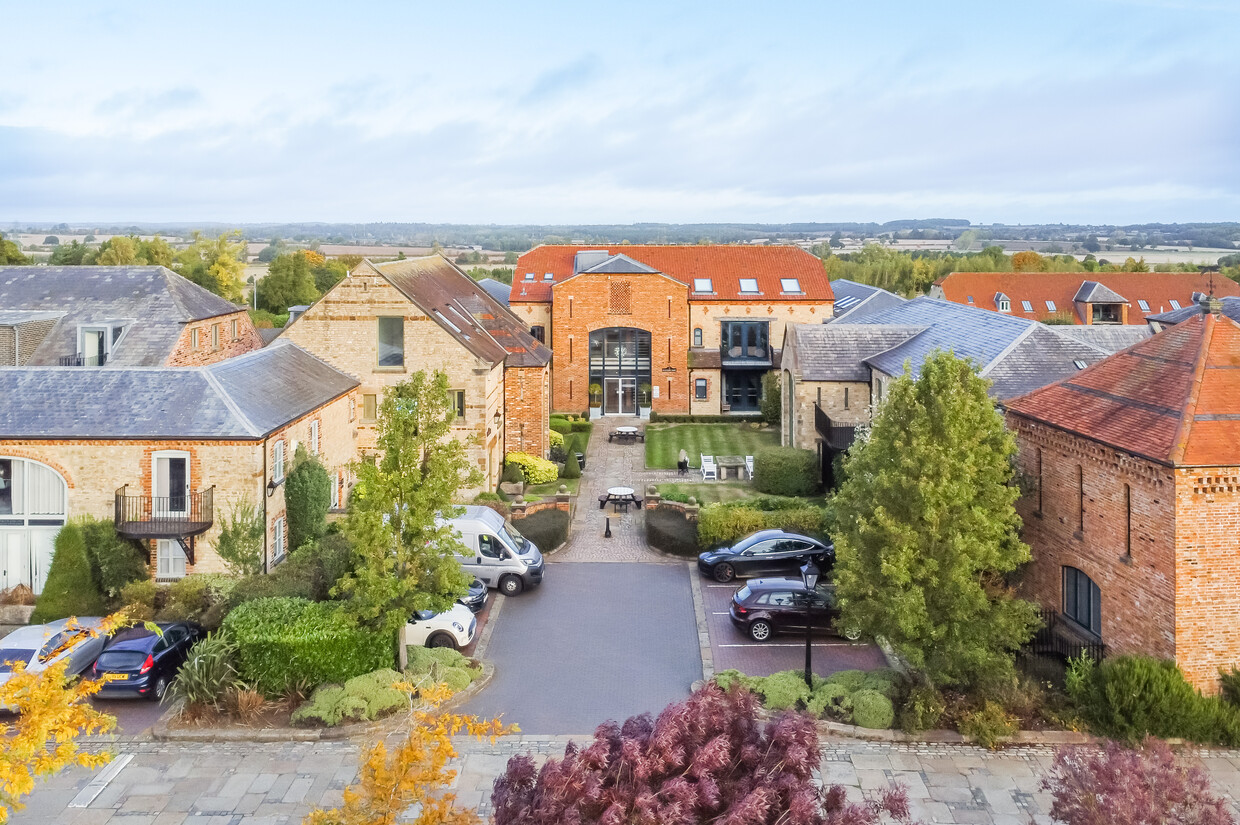 long acre barn full view